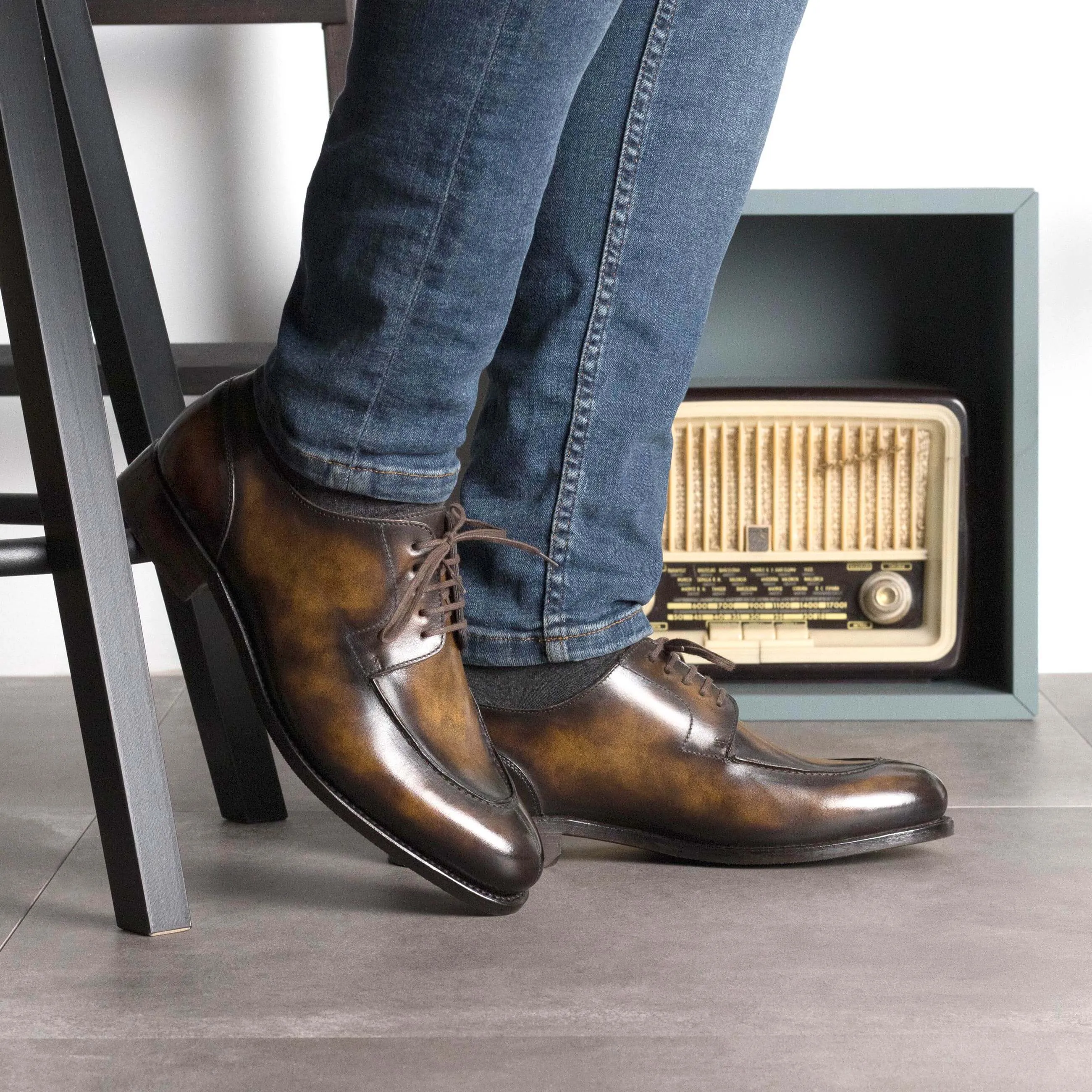 Custom Split Toe Brown Derby Shoes – Handcrafted Tobacco Patina Leather.