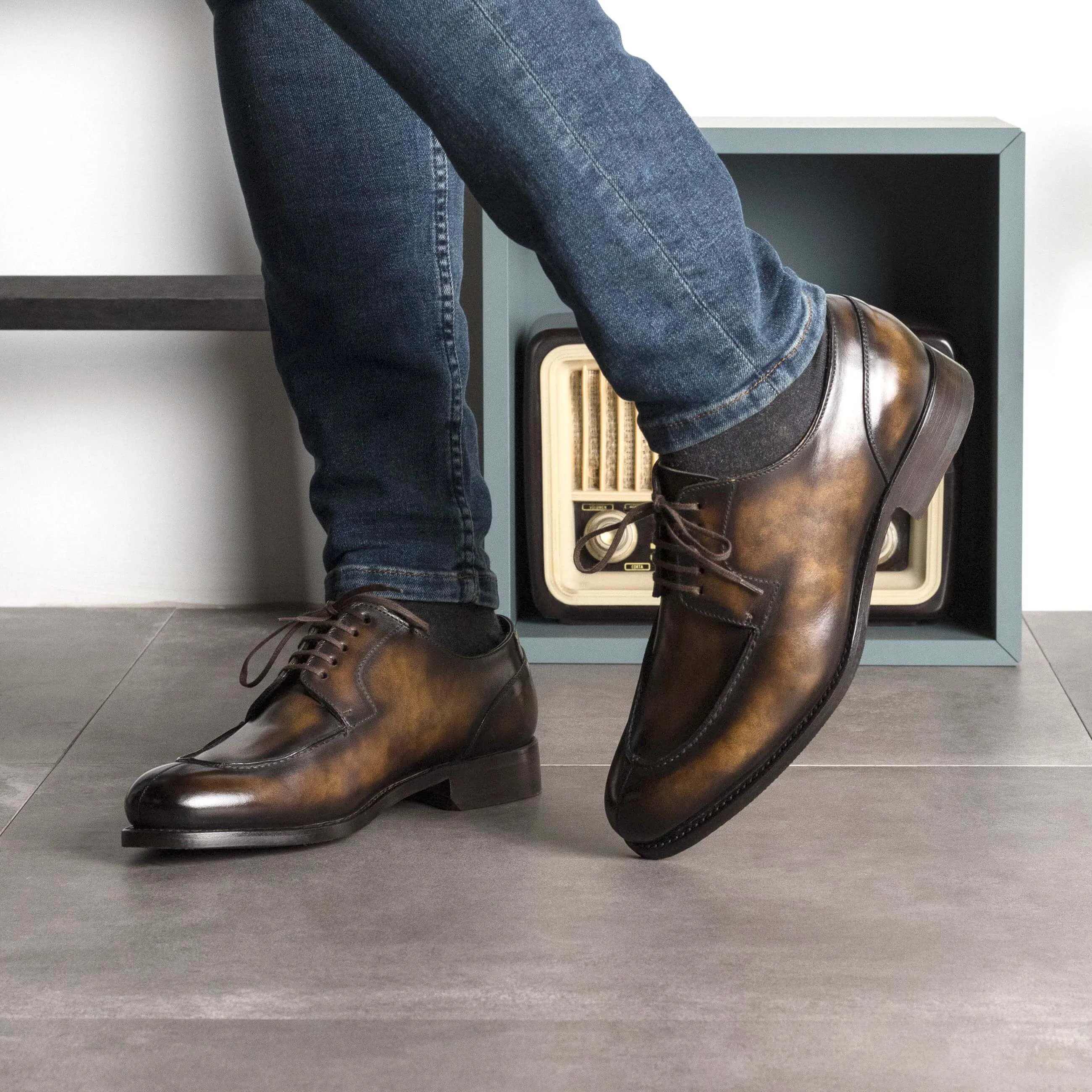 Custom Split Toe Brown Derby Shoes – Handcrafted Tobacco Patina Leather.